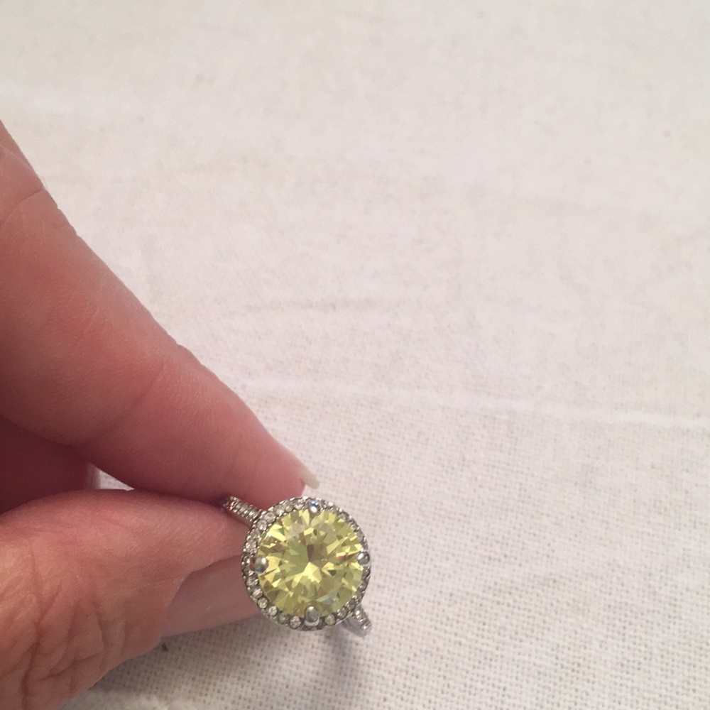 Ring - Picture 2 of 6